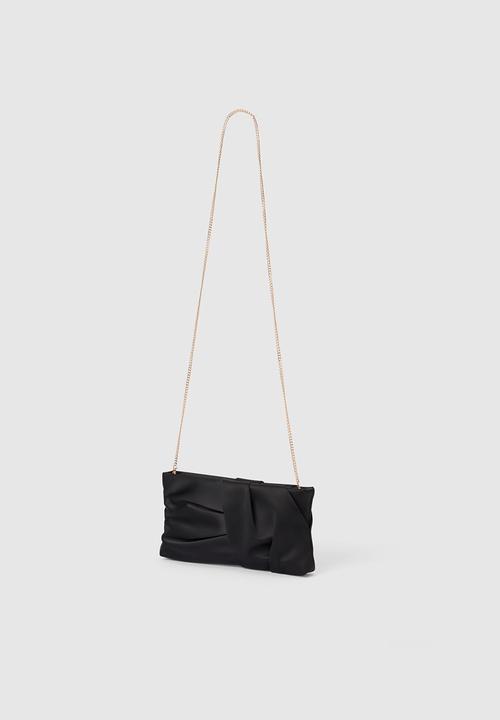 Forever New - Tyla twist clutch in - black
