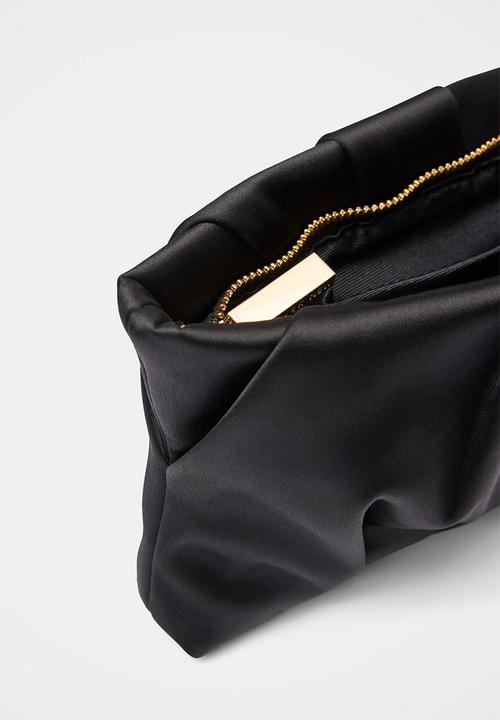 Forever New - Tyla twist clutch in - black