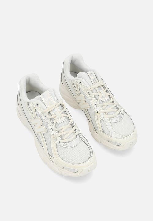 New Balance  - 740