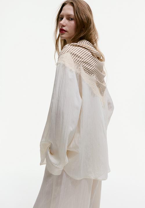 H&M - Lace-trimmed triangle scarf - light beige/striped