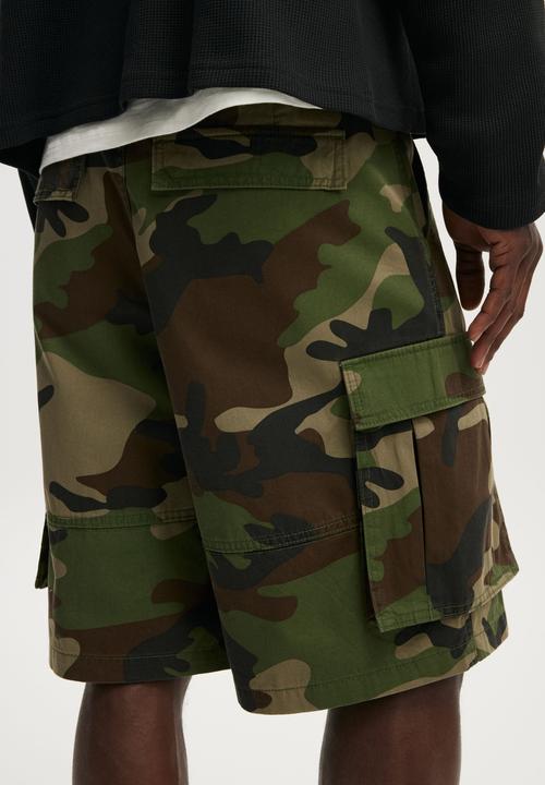 Cotton On - Baggy Cargo Short - Jungle Camo