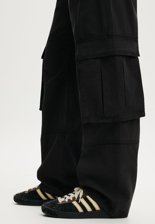 Cotton On - Baggy Cargo Pant - Black