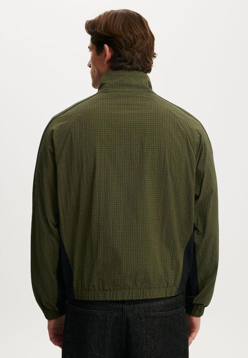 Cotton On - Quarter Zip Spray Jacket - Green Mini Check