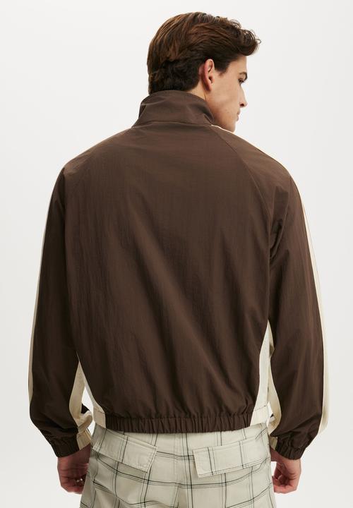 Cotton On - Quarter Zip Spray Jacket - Brown