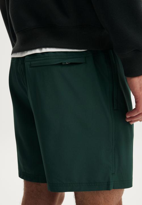 Cotton On - Easy Active Short - Dark Pine