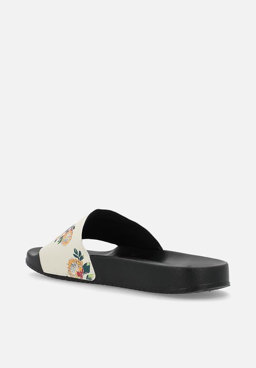 PUMA - Poolcat 2.0 Botanic Slide Wns ZADP -  Black/Alpine Snow/Bright Papaya