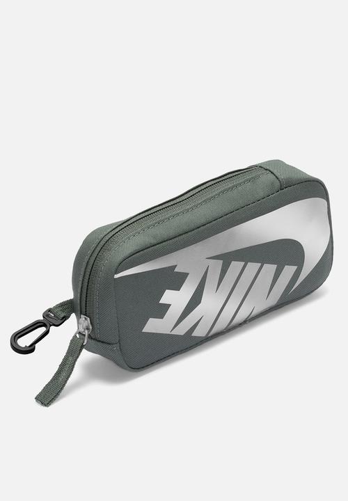 Nike - Nike elemental backpack 20L - camo green/camo green/metallic silver