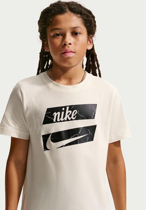 Nike - Nike sportswear club graphic tee - sail