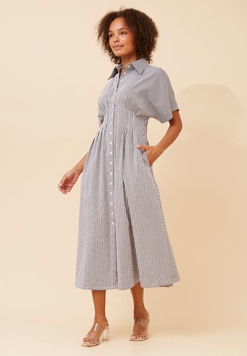 Izabel London - Batwing Stripe Maxi Dress With Waist And Back Dart Detail - Toffee