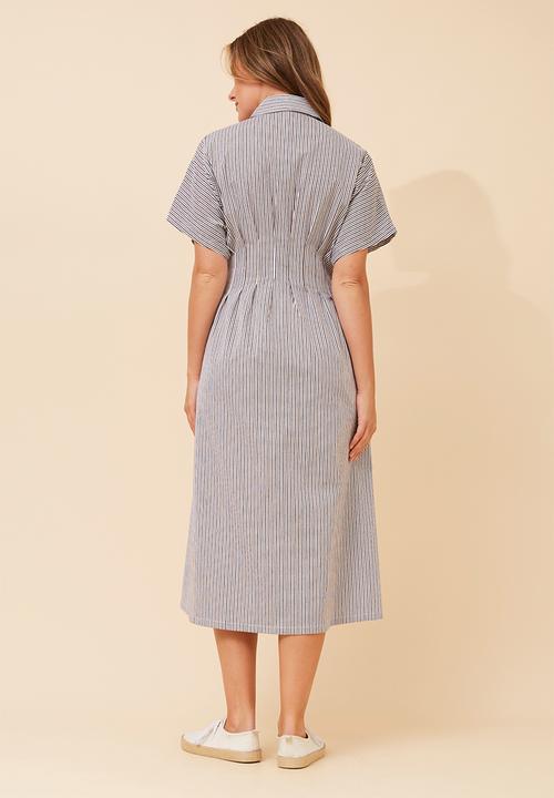 Izabel London - Batwing Stripe Maxi Dress With Waist And Back Dart Detail - Toffee