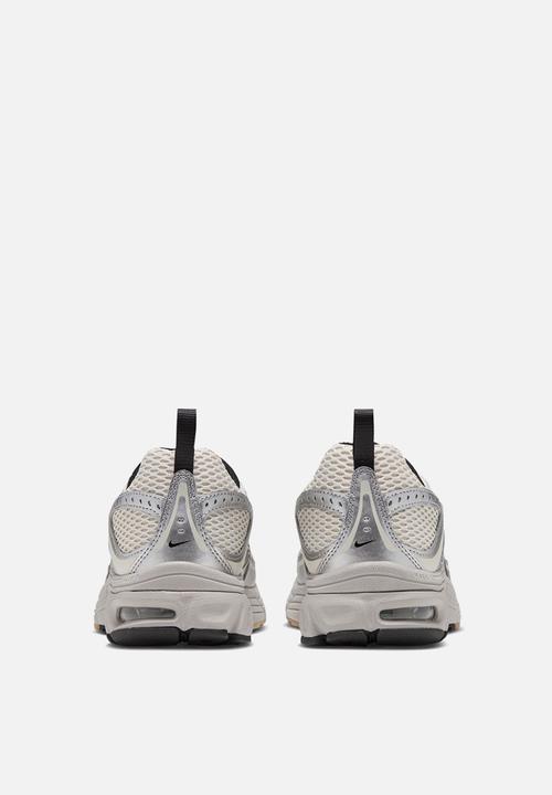 Nike - Nike air max moto 2k grade school - light bone/black/ metallic silver