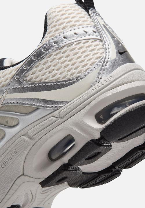 Nike - Nike air max moto 2k grade school - light bone/black/ metallic silver