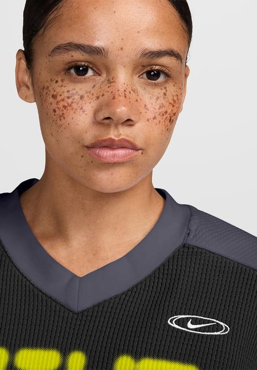 Nike - W Nk Sportswear Oversized Cropped Jersey - Black/Gridiron/Lemonvenom