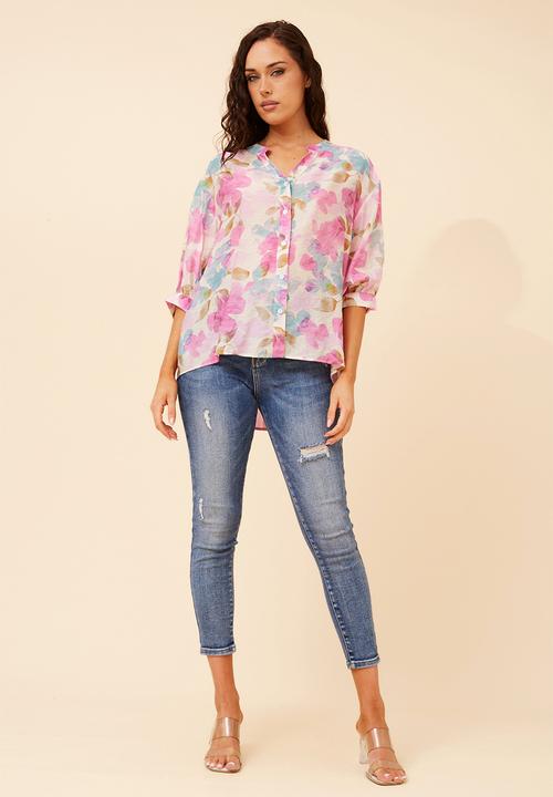 Stella Morgan - Half Sleeve Batwing Sheer Button Through Shirt With Centre Back Button Detail - Multi Pink