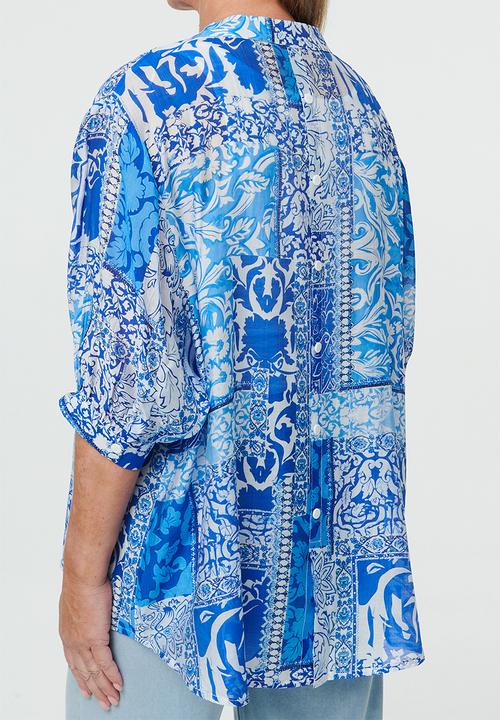 Stella Morgan - Half Sleeve Batwing Sheer Button Through Shirt With Centre Back Button Detail - Multi Blue