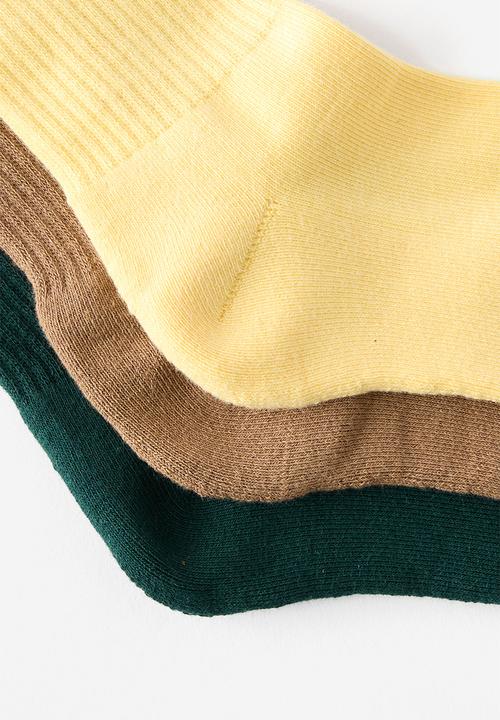 Cotton On - 3 PACK ESSENTIAL CREW SOCKS - BUTTER YELLOW/TAUPE/PINENEEDLE