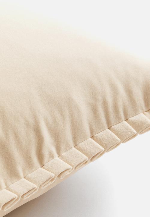 H&M - Pleated velvet cushion cover - light beige
