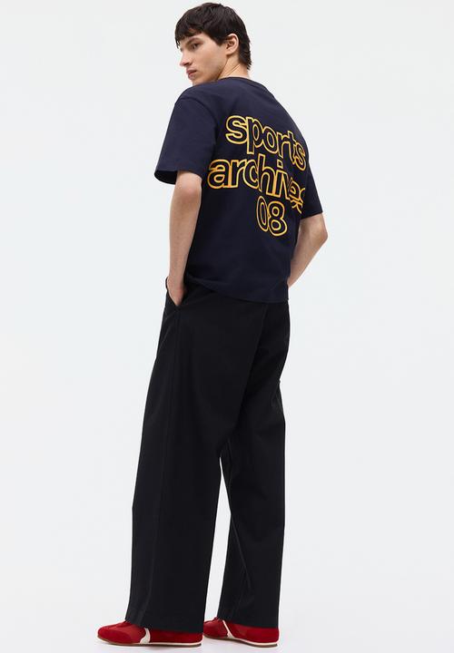 H&M - Loose fit printed t-shirt - dark grey/sports archives 08