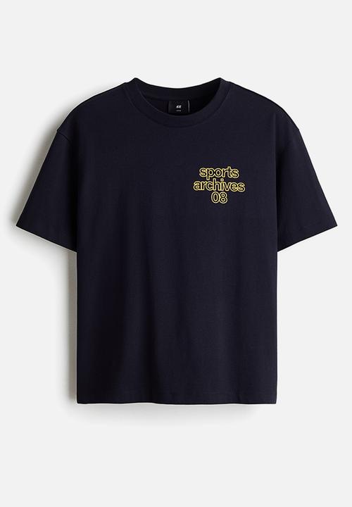H&M - Loose fit printed t-shirt - dark grey/sports archives 08