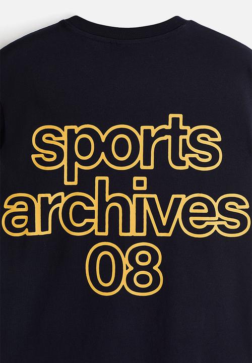 H&M - Loose fit printed t-shirt - dark grey/sports archives 08