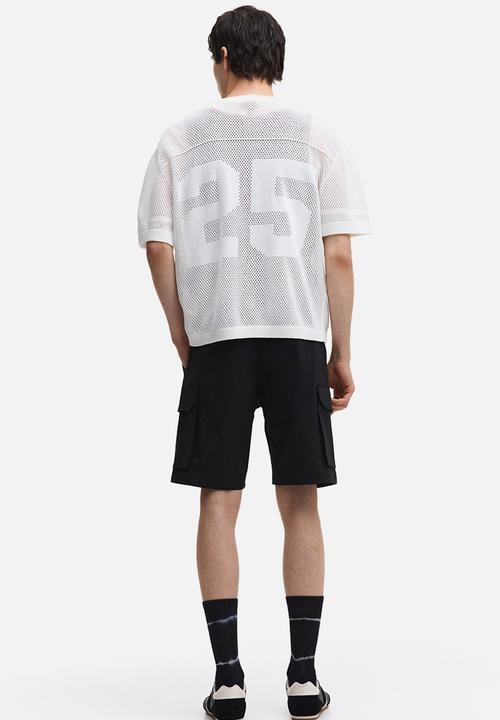 H&M - Regular fit cargo shorts - black