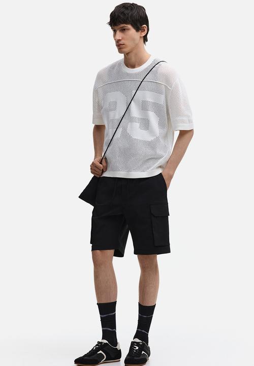 H&M - Regular fit cargo shorts - black