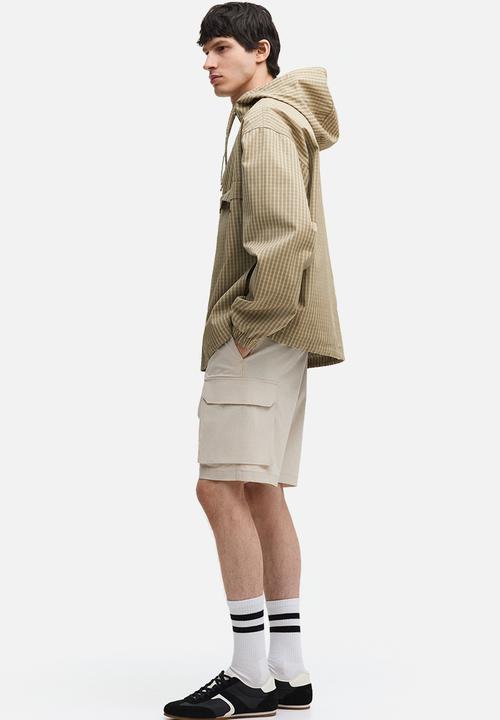 H&M - Regular fit cargo shorts - light beige