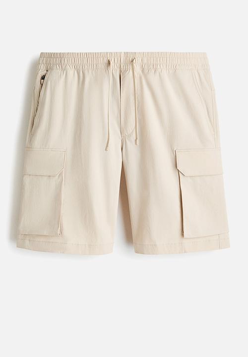 H&M - Regular fit cargo shorts - light beige