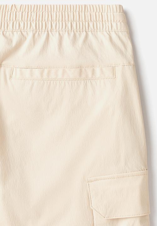 H&M - Regular fit cargo shorts - light beige