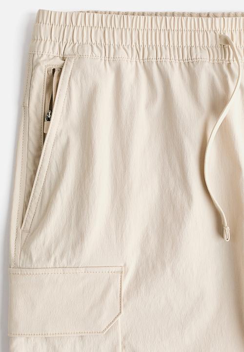 H&M - Regular fit cargo shorts - light beige