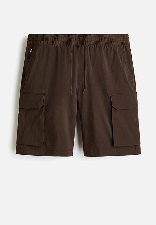 H&M - Regular fit cargo shorts - brown