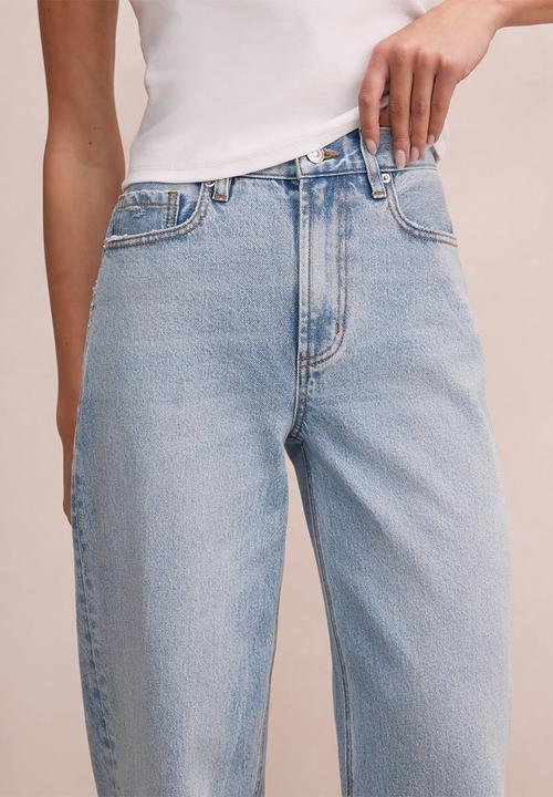 Forever New - Nicki mid-rise straight jeans in - light wash