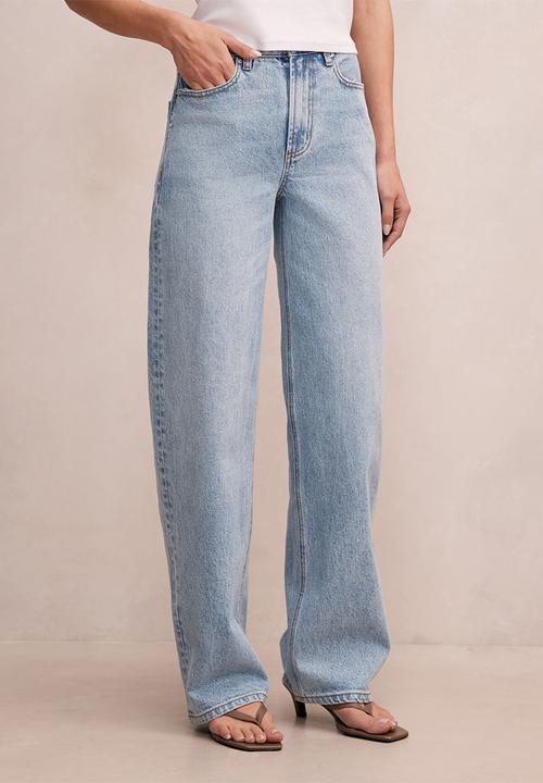 Forever New - Nicki mid-rise straight jeans in - light wash