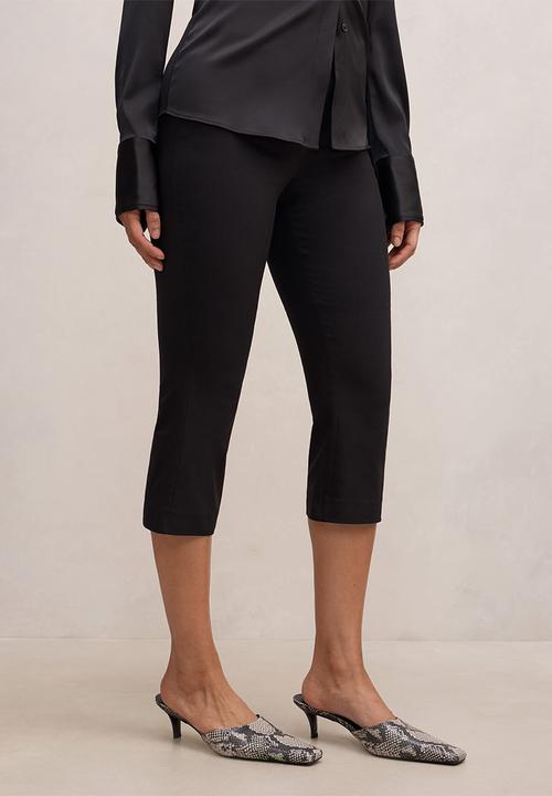 Forever New - Alexis flared hem capri pants - black