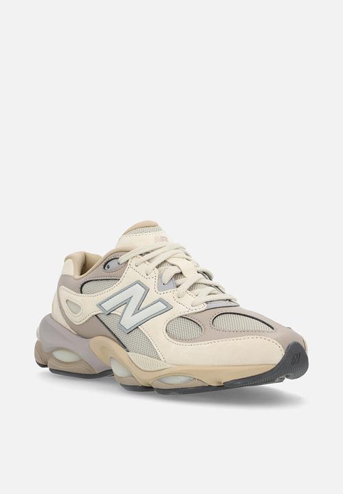 New Balance  - 983