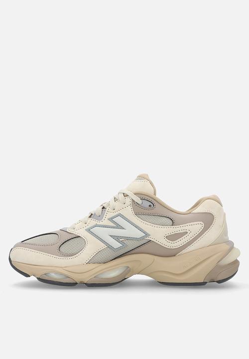 New Balance  - 983