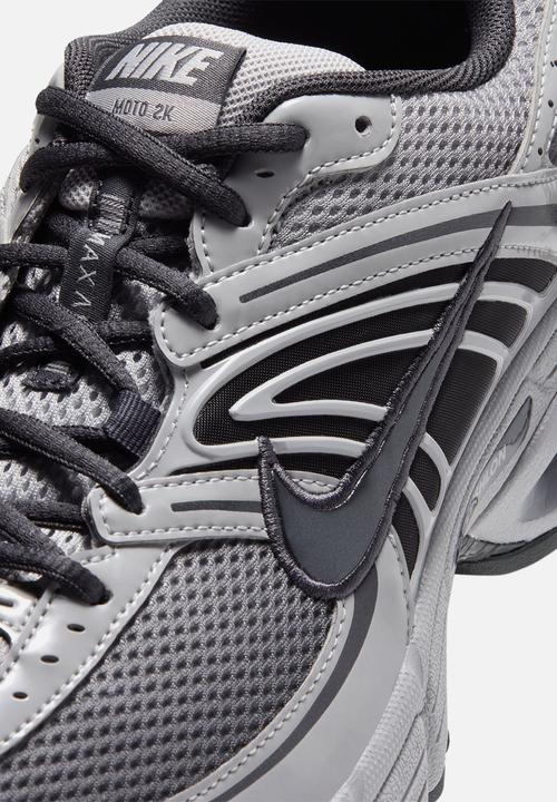 Nike - NIKE AIR MAX MOTO 2K SHINE