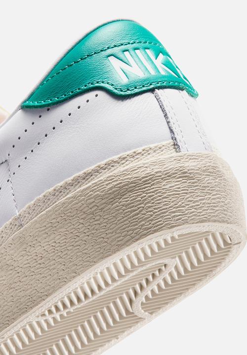 Nike - TENNIS CLASSIC AC