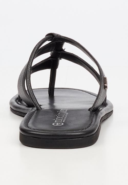 Nicci Tyler - Amalfi 1 Leather Slide Sandal - Black