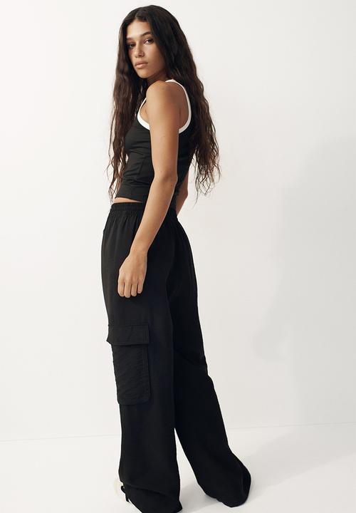 H&M - Wide cargo trousers - black
