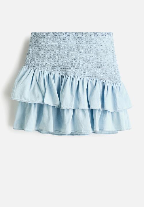 H&M - Smocked denim skirt - light blue