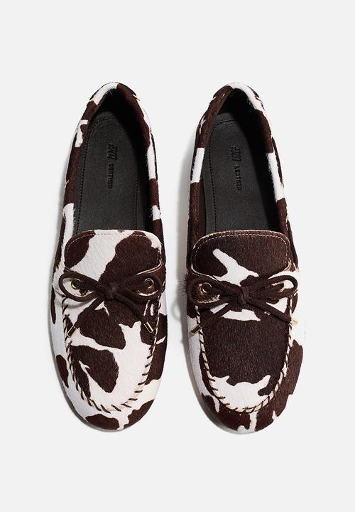H&M - Deck shoes - white/cowhide print