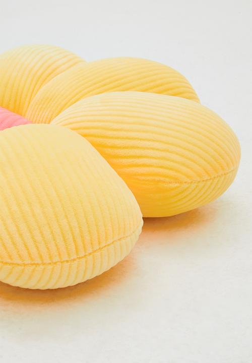 Pop Candy - Supersoft mochi minky daisy cushion - yellow/pink