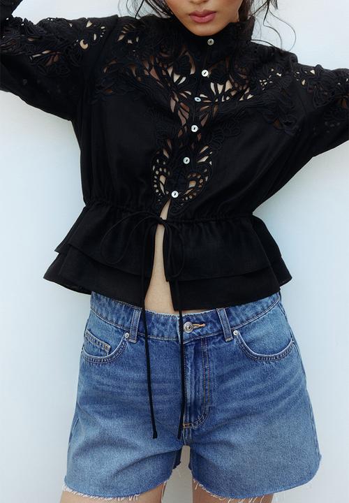H&M - Raw-edge denim shorts - light denim blue