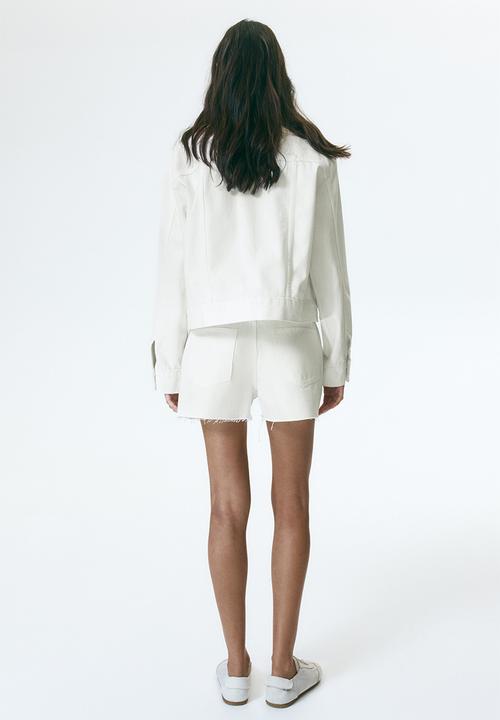 H&M - Raw-edge denim shorts - cream