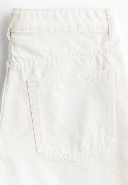 H&M - Raw-edge denim shorts - cream