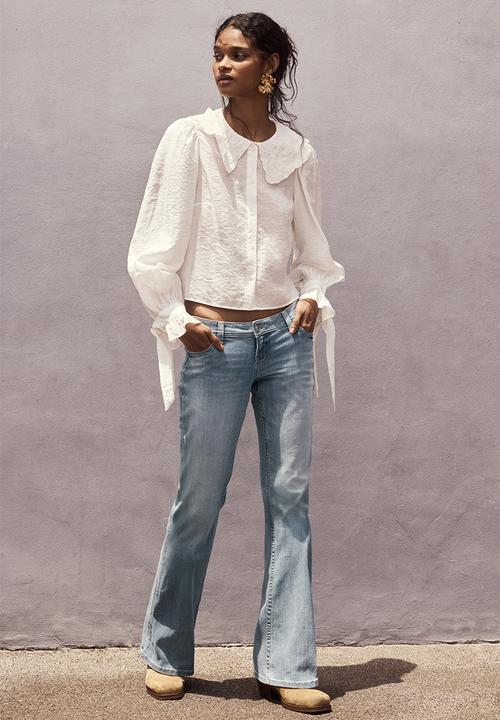 H&M - Flared leg ultra low waist jeans - light denim blue