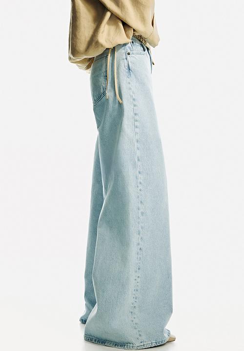 H&M - Super wide high waist jeans - light denim blue