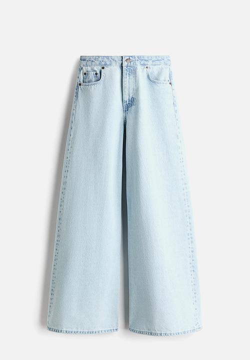 H&M - Super wide high waist jeans - light denim blue
