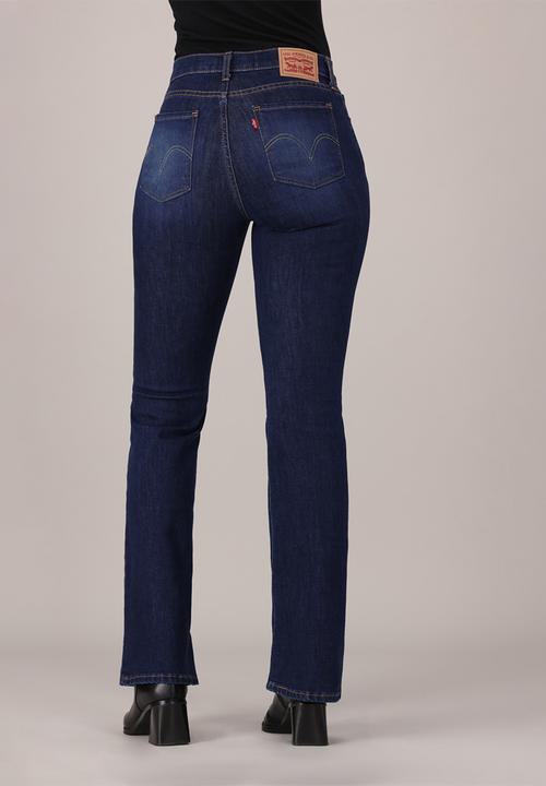 Levi’s® - Curvy Flare Jeans - News